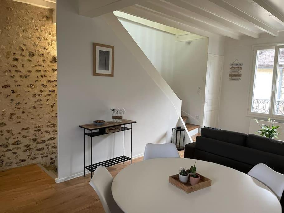 Tiny Paradise - 2 Bedrooms Apartment Montigny-sur-Loing Zewnętrze zdjęcie